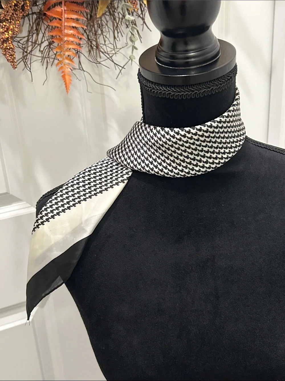 Classic Black & Ivory Houndstooth Neck Scarf